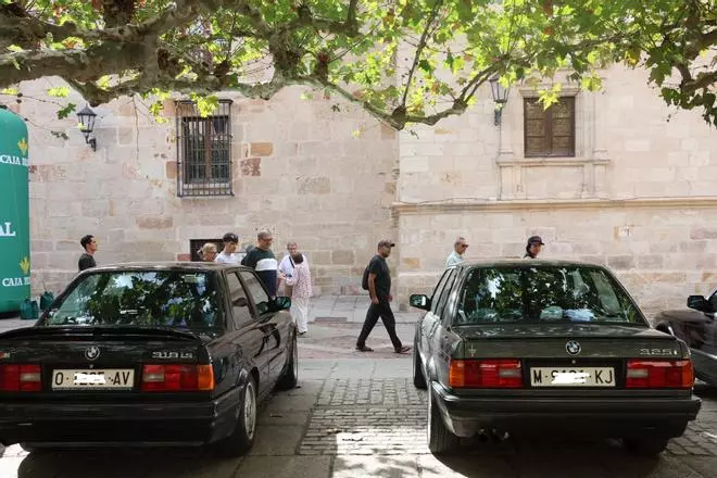 Coches clásicos de la mítica serie 3 de BMW, en una concentración en Zamora