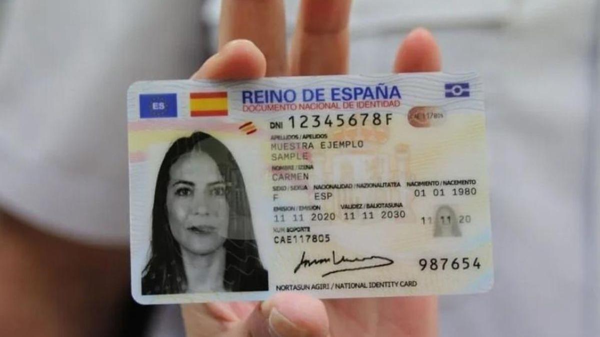 Alerta de la Policía los españoles que tienen este DNI a comisaría inmediatamente