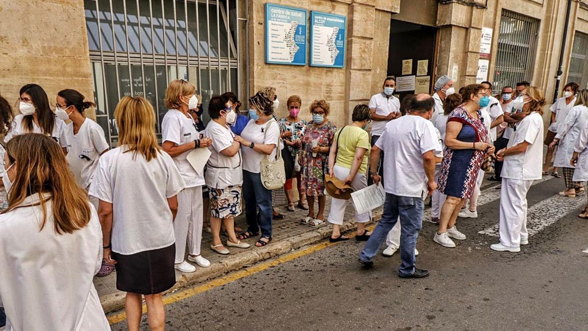 Usuarios del recinto sanitario se sumaron a la movilización de los trabajadores. | JUANI RUZ