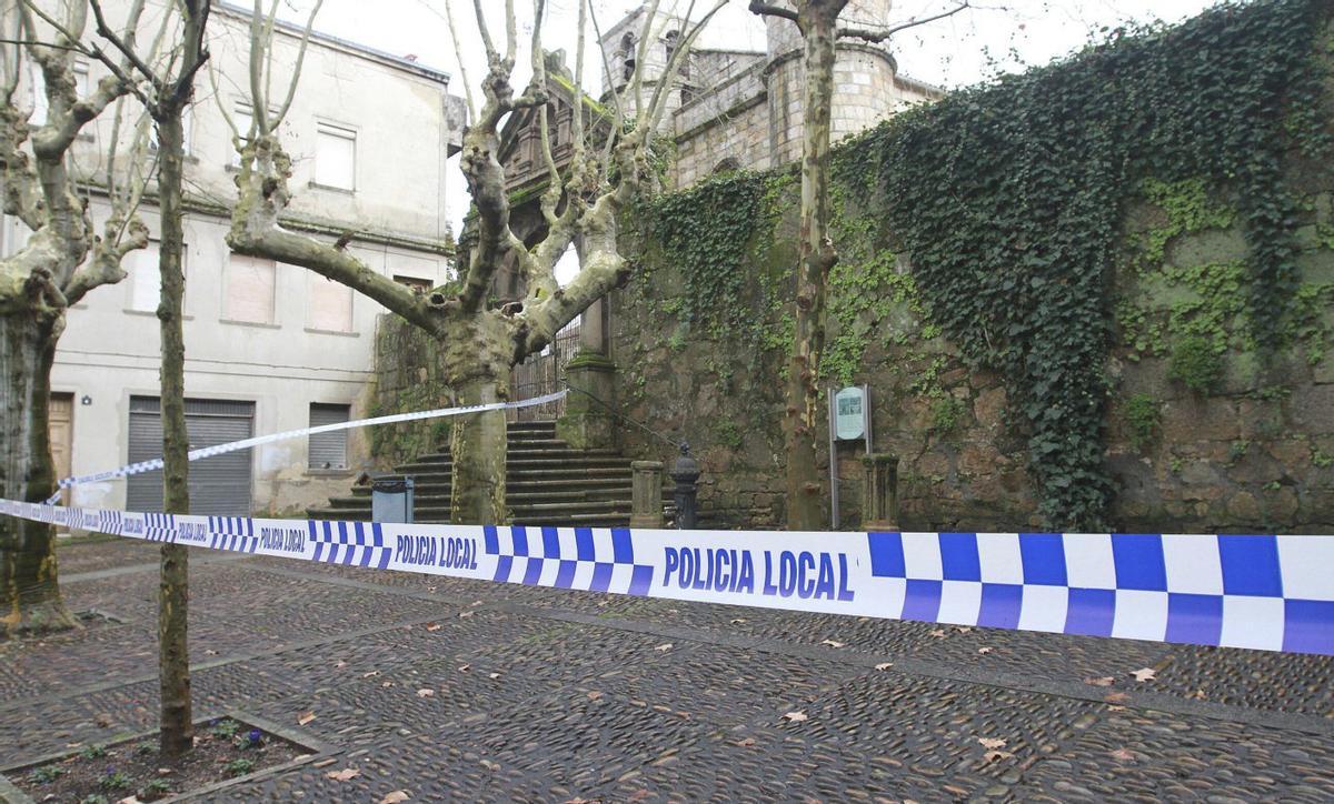 Plaza de la iglesia Trinidad, en Ourense, tras el temporal de lluvia | IÑAKI OSORIO