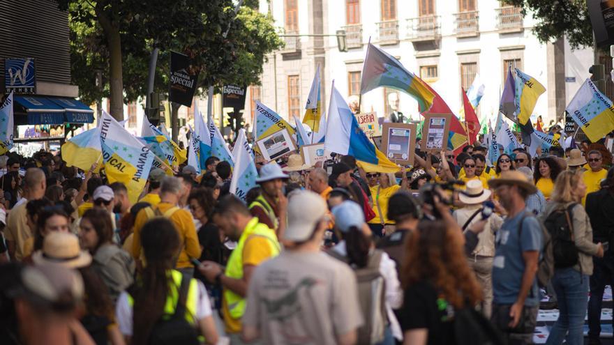 9.000 personas claman en Tenerife para que no haya ni una cama turística más en la manifestación de &#039;Canarias tiene un límite&#039;