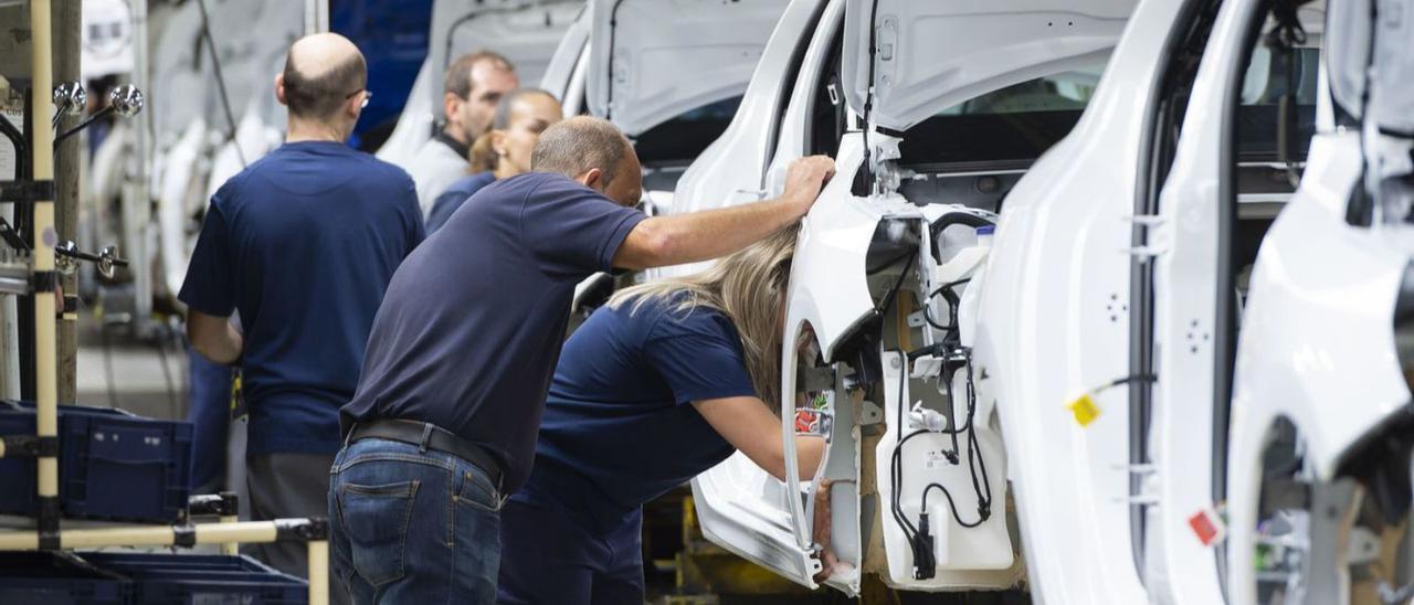 Trabajadores de la planta automovilística de Stellantis en Figueruelas.