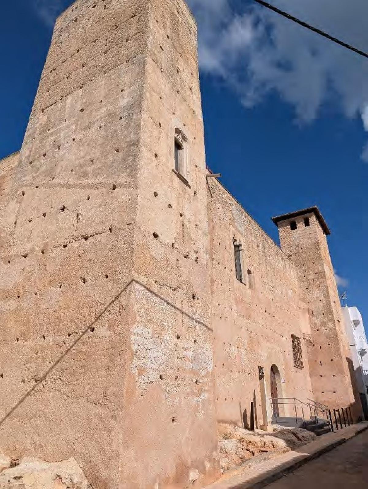 Fachada sur del Castell-Palau de Llutxent.