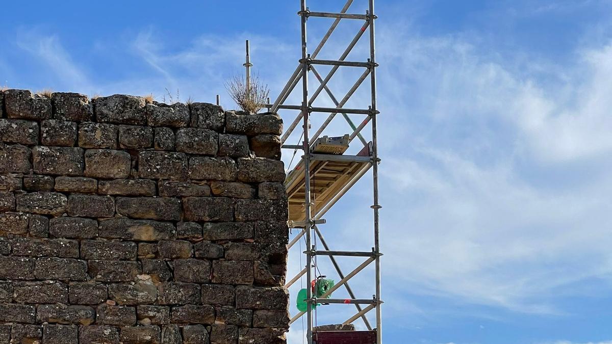 Obres a la torre de Lladurs, una edificació mil·lenària