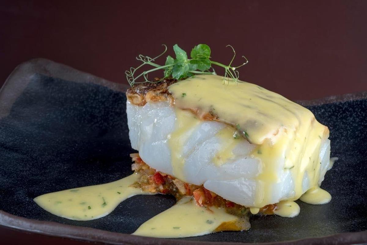 Bacalao asado con ajoarriero y pil pil