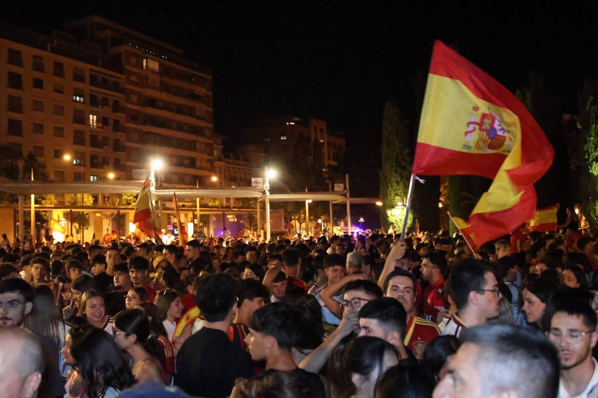 Celebración en la Fuente de La Marina España campeona del Mundial 2026 Celebración en la Fuente de La Marina España campeona del Mundial 2026