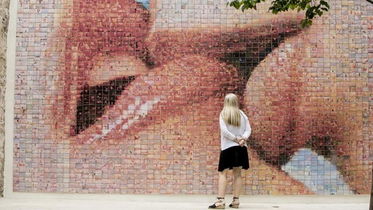 Mural de Joan Fontcuberta en Barcelona.