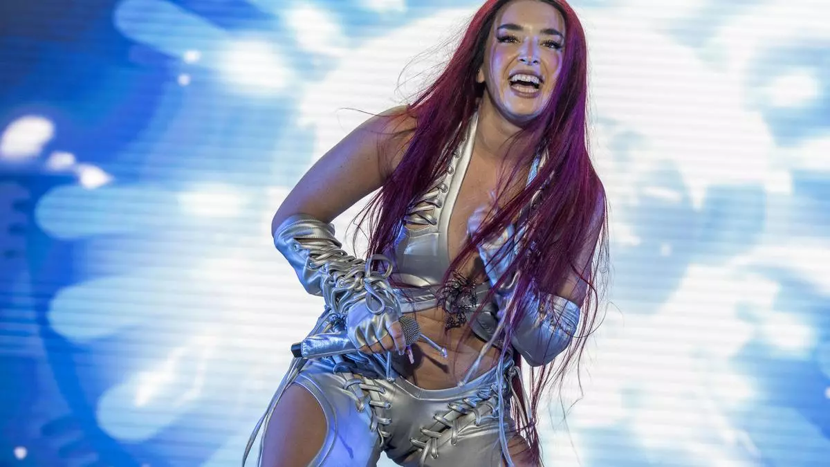 Lola Índigo cancela su concierto tras unas polémicas palabras en 'El hormiguero': así reaccionan las redes