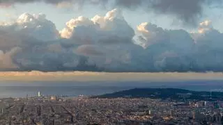 Las mejores fotos del cielo de Barcelona en abril del 2024