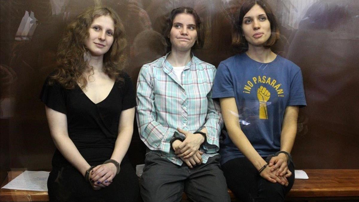 Las Pussy Riot durante el proceso en que se les condenó a dos años de carcel