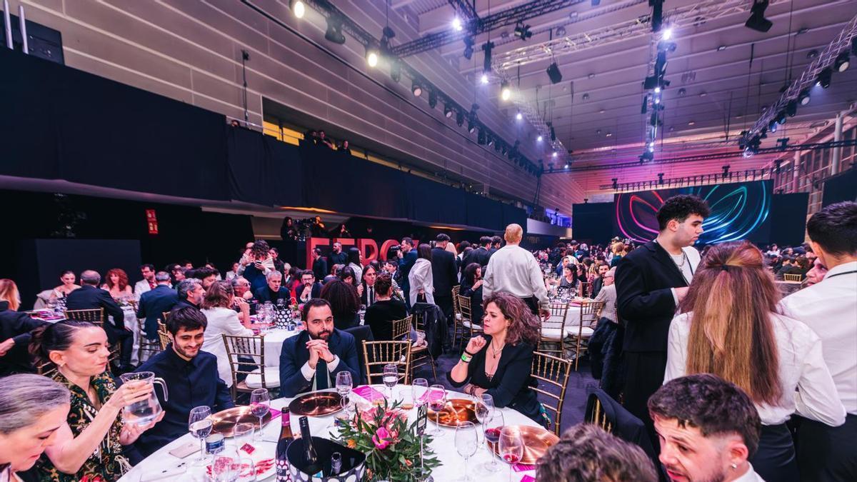 El animado ambiente en la gala del Recinto Ferial.