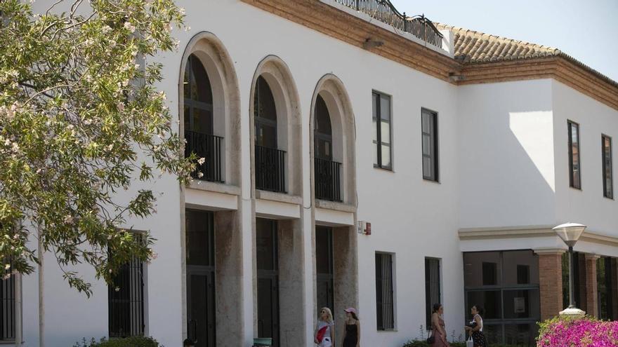 Descobrix la indumentària valenciana i la punta de boixets en esta exposició solidària al Port de Sagunt