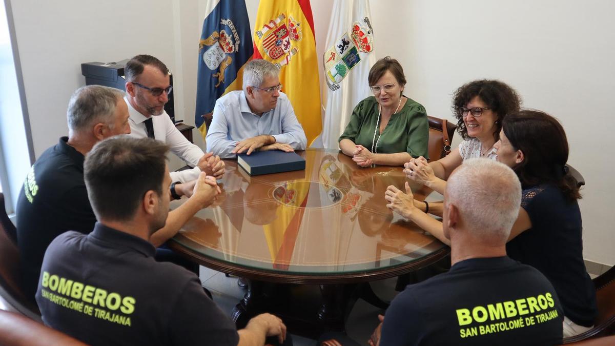Reunión del alcalde Marco Aurelio Pérez con las investigadoras científicas del Proyecto AGEO.