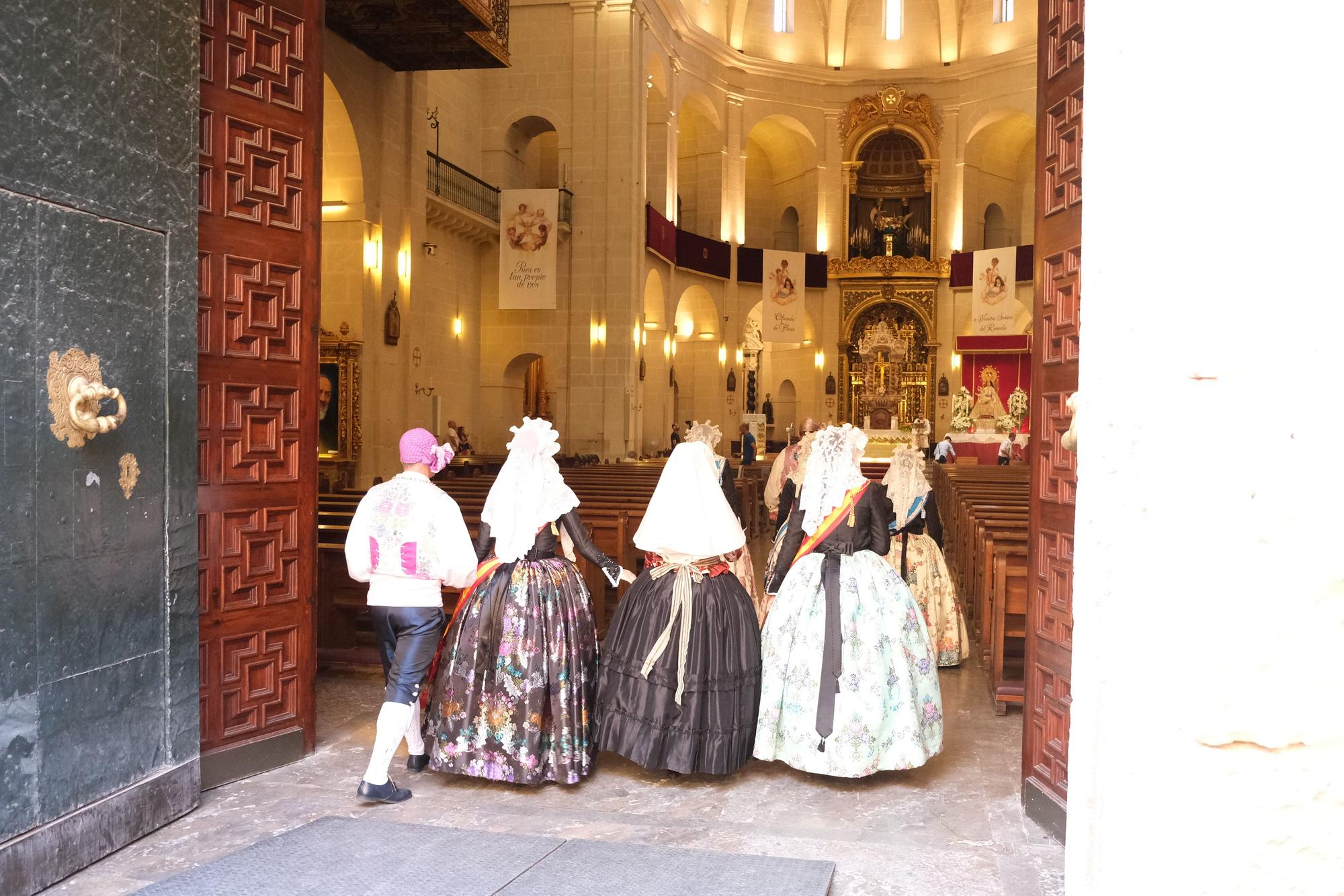 Emotiva ofrenda floral a la Patrona