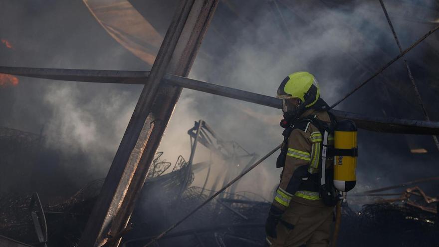 Mueren 30 ovejas en el incendio de una nave de Talavera la Real
