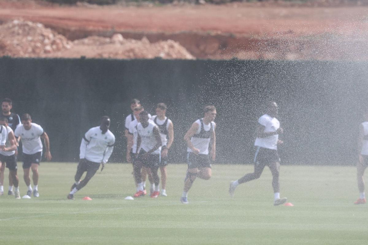 Galería | El CD Castellón entrena en la Ciudad Deportiva Globeenergy antes de la visita a la AD Ceuta