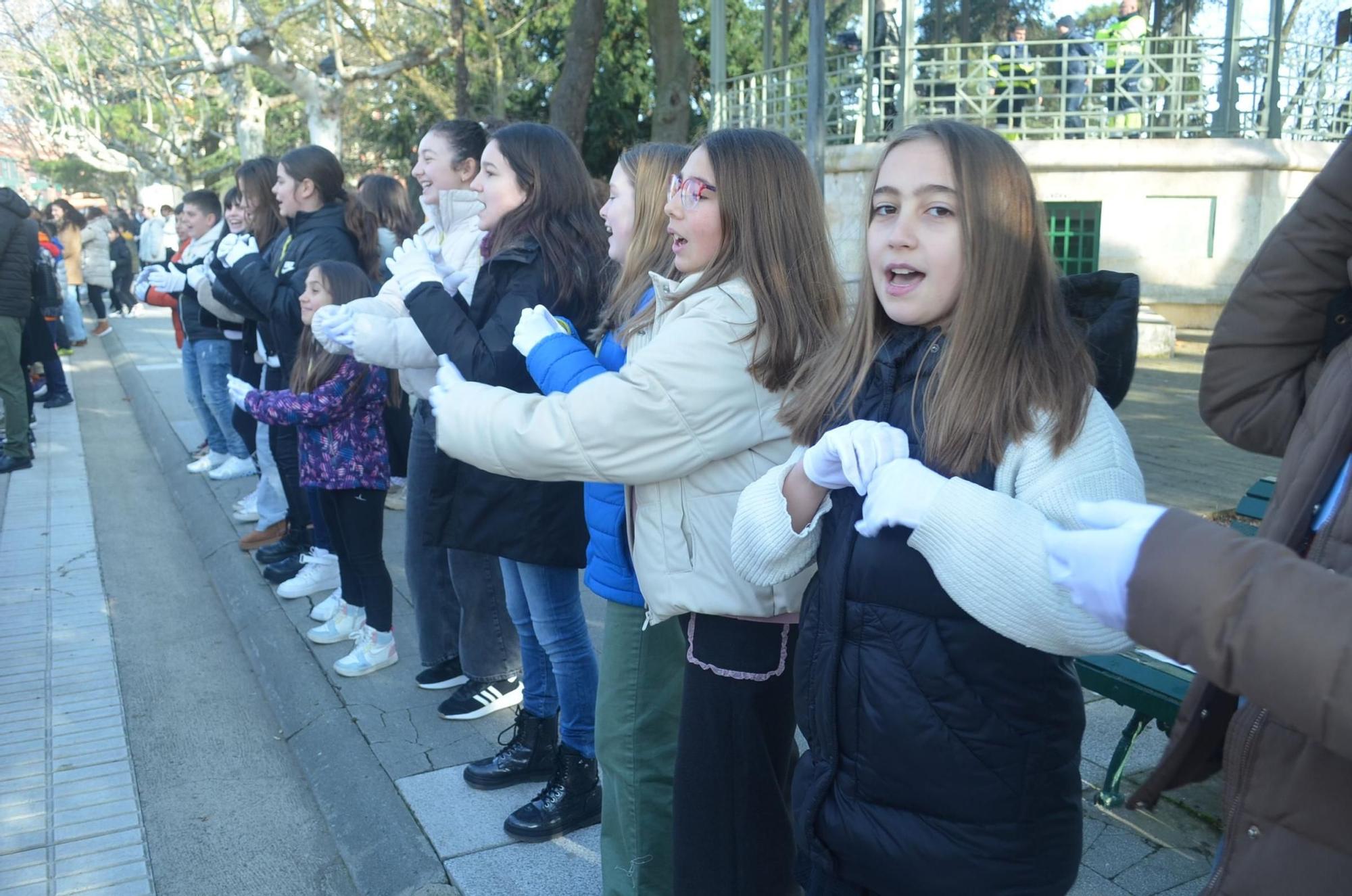 GALERÍA | Los colegios e institutos de Benavente celebran el Día de la Paz