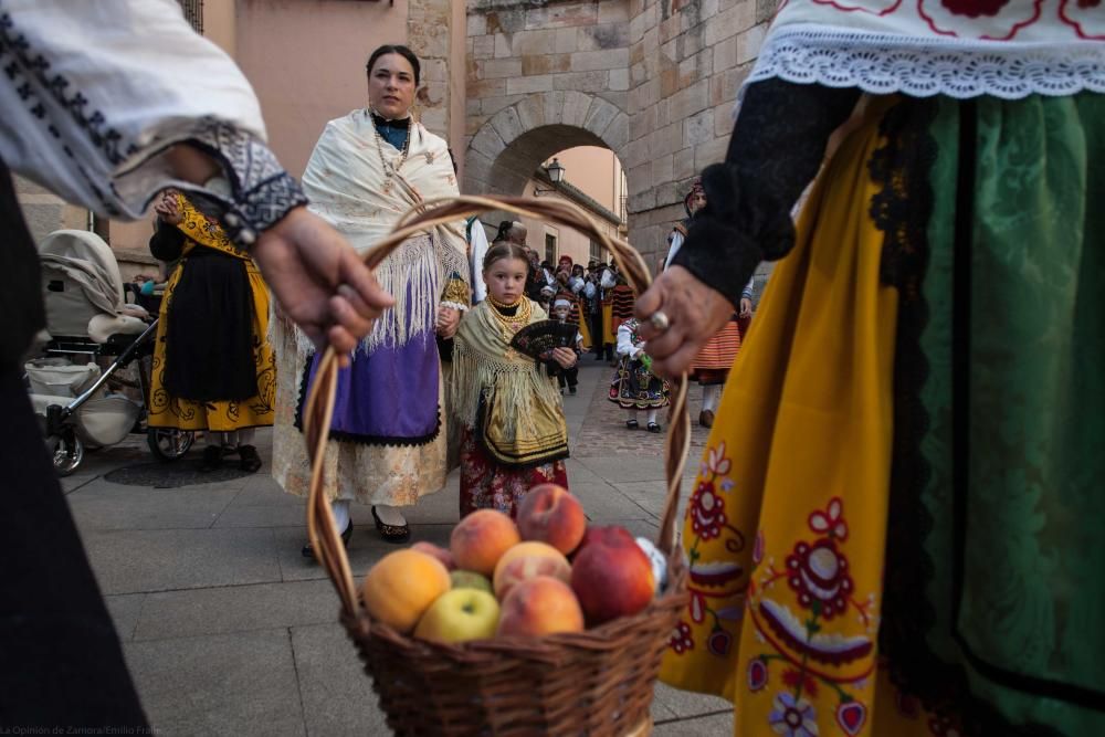 Desfile de trajes regionales