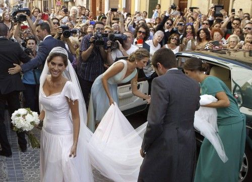 El extorero Francisco Rivera y la abogada Lourdes Montes han contraído matrimonio eclesiástico hoy en el barrio sevillano de Triana, en una ceremonia que ha tenido lugar en la Capilla de Los Marineros, sede de la Hermandad de la Esperanza de Triana,