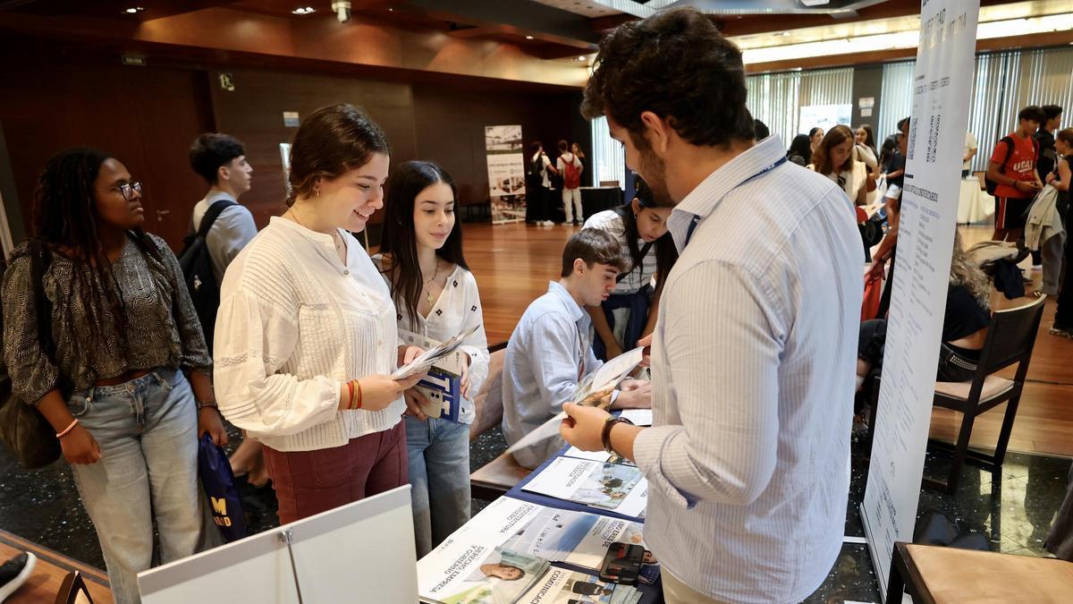Alumnos de Bachillerato en el último Salón de Orientación Universitaria de Murcia.
