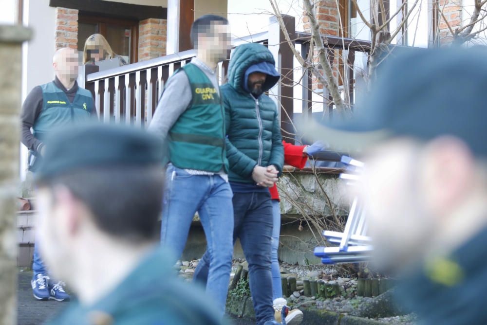 Registro en la casa de vacaciones en Llanes de Pedro Luis N. A., principal sospechoso del crimen de Ardines