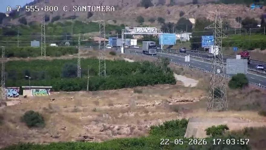 Un alcance provoca retenciones de tres kilómetros en la A-7 a la altura de Orihuela