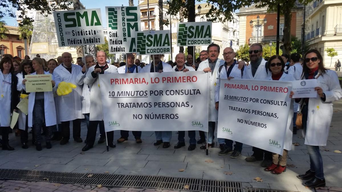 Médicos concentrados durante una anterior huelga del SMA en 2018.