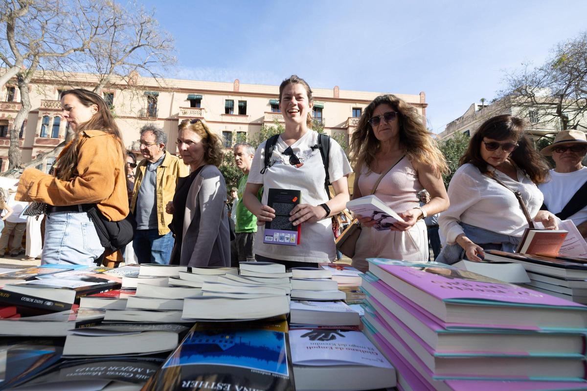 Todas las imágenes de la Diada de Sant Jordi en Vara de Rey