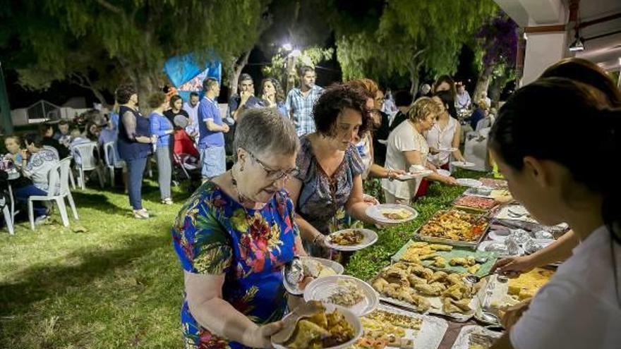 Momento de la celebración de la cena solidaria del centro ocupacional Doble Amor.