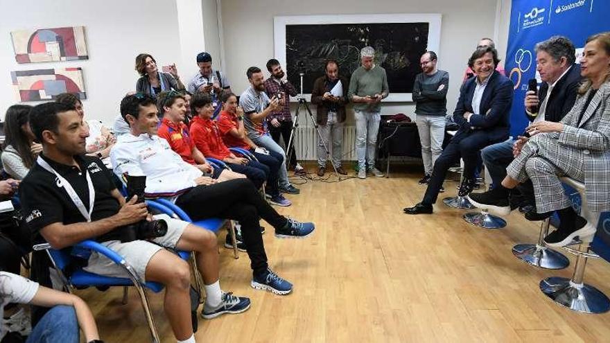 Intervención de las autoridades en el acto celebrado ayer en el CGTD. // Gustavo Santos