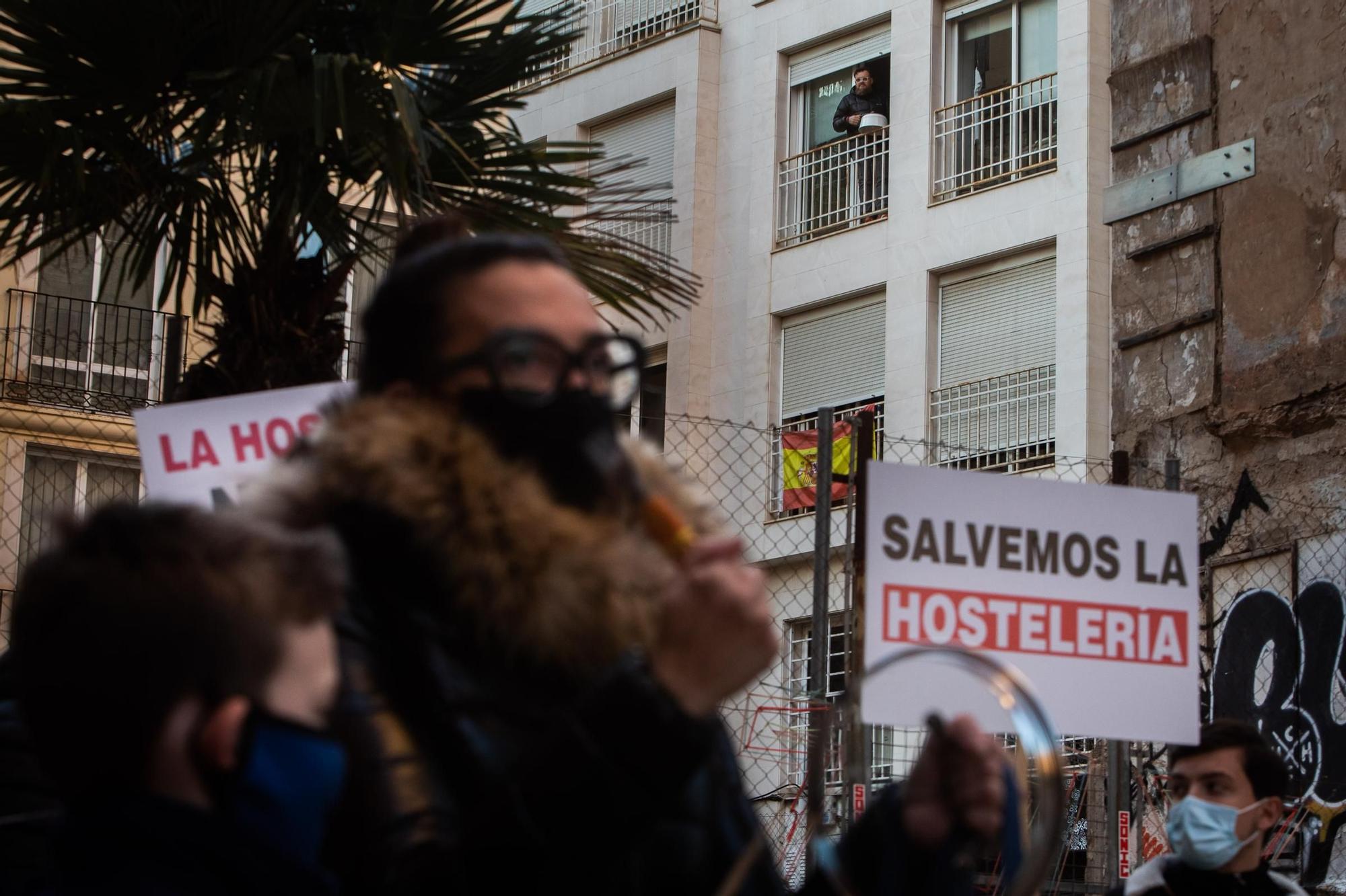 Cacerolada de la hostelería en contra del cierre a las 17 horas