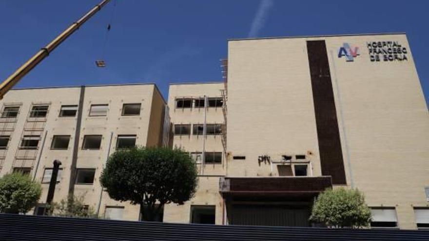 Ahora sí, el viejo hospital comarcal comienza a esfumarse