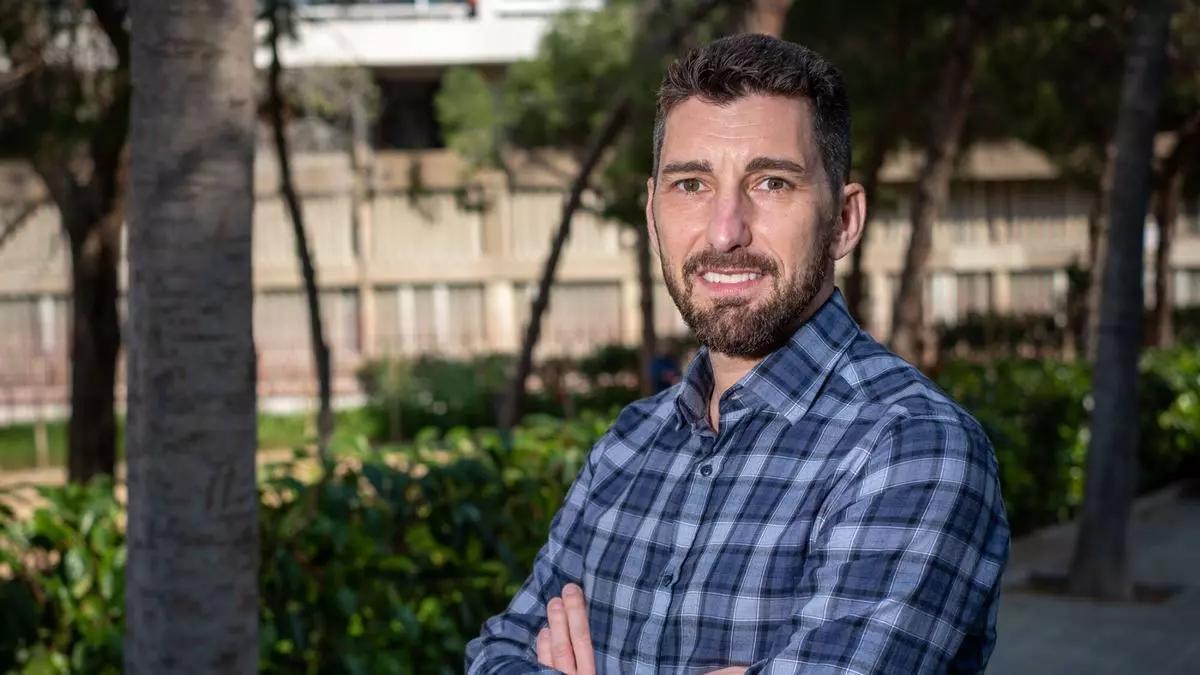Oriol Mitjà, durant l'entrevista, a Barcelona