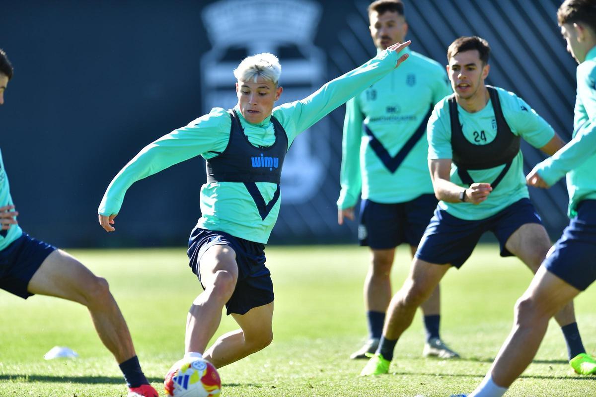 Kevin Sánchez, durante un entrenamiento con el equipo