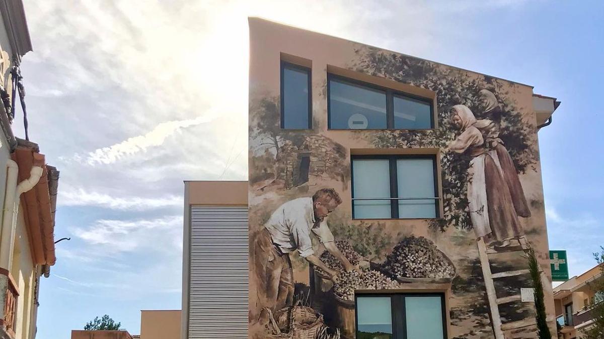 El nou mural pintat a Castellolí per l'artista Núria Riba