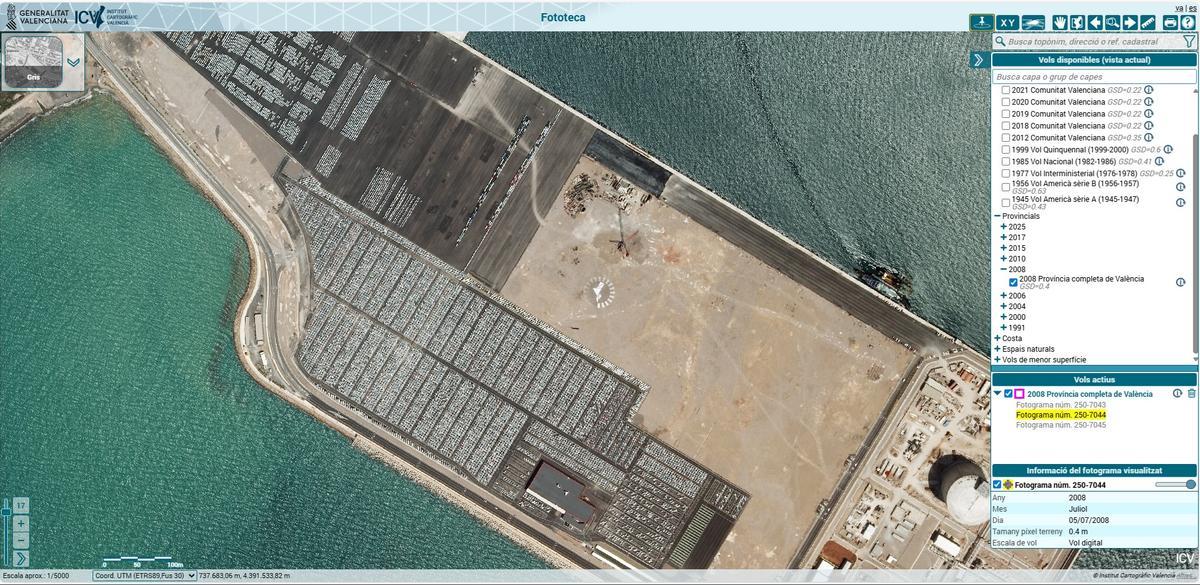 Vista de la campa para coches del puerto de Sagunt en 2008.