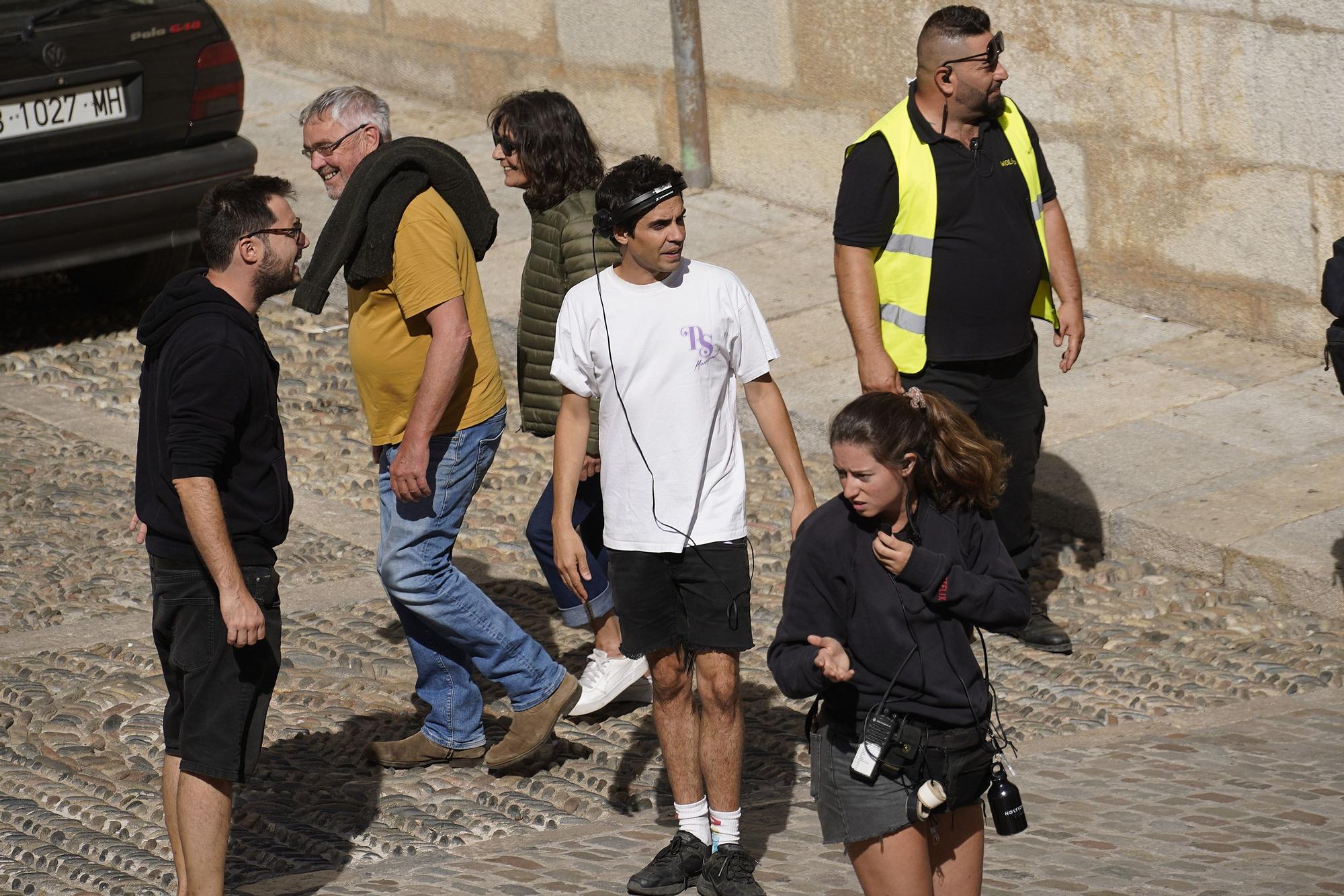 Los Javis roden entre turistes i curiosos a les escales de la catedral