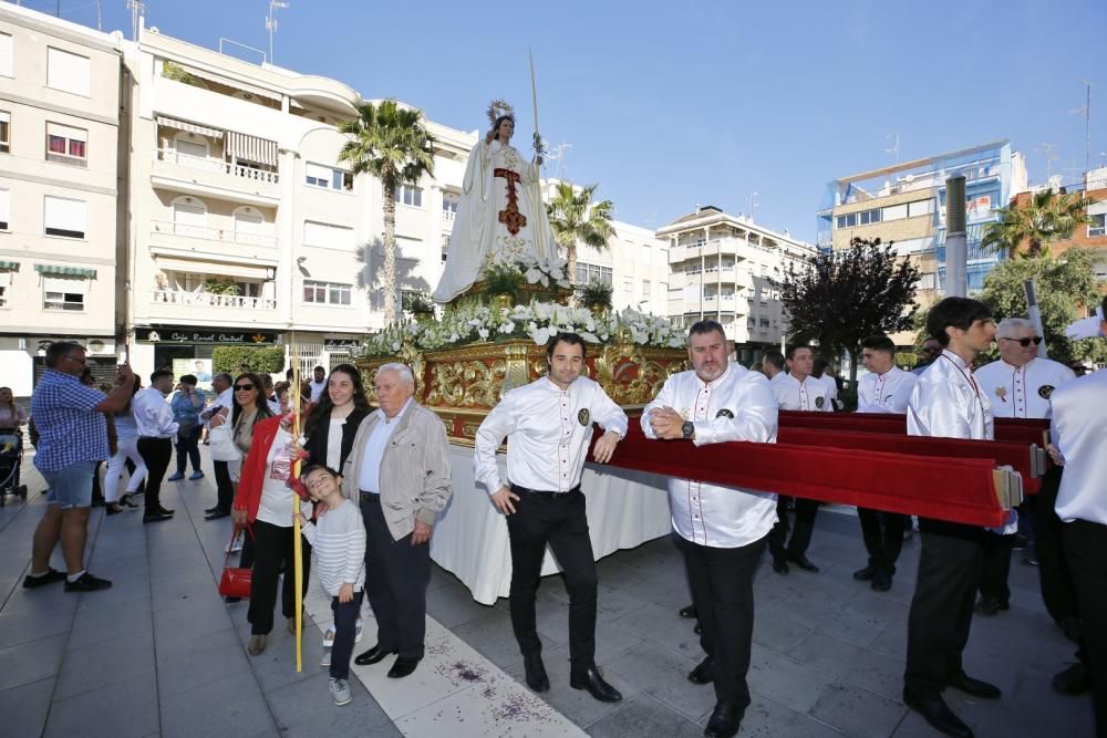 La procesión recorrió el itinerario entre la iglesia del Sagrado Corazón y la Inmaculada en Torrevieja