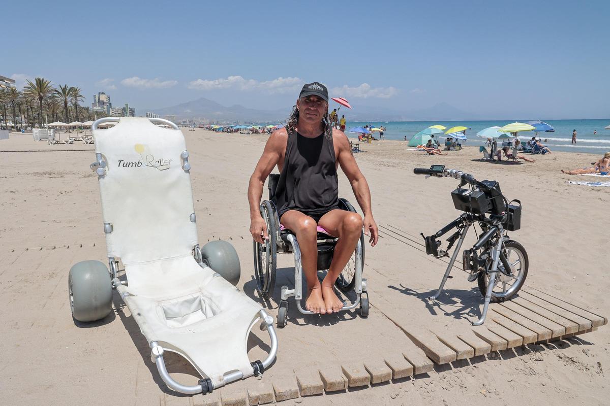 Rafael, con su hamaca adaptada