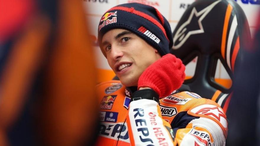 Márquez estrena título bajo un diluvio