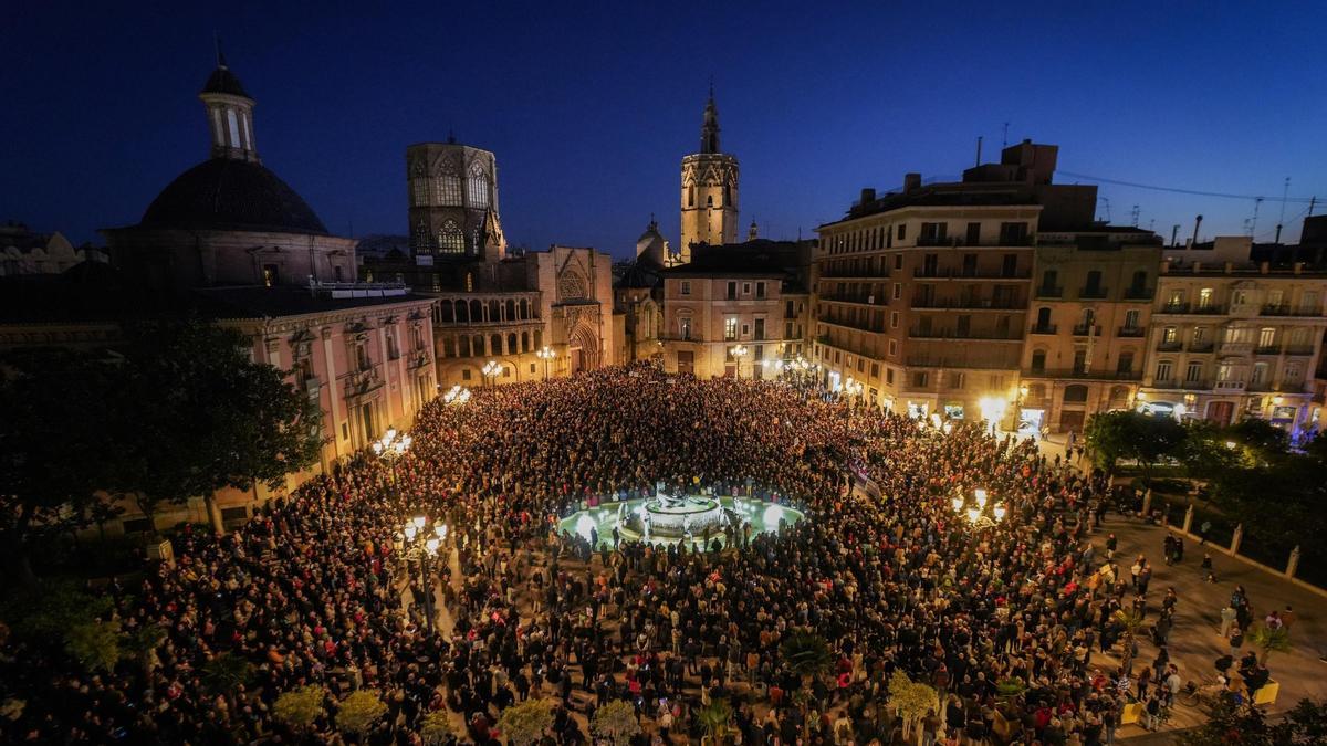 Cientos personas sexta manifestacion ciudadana lema "Mazón dimisión"