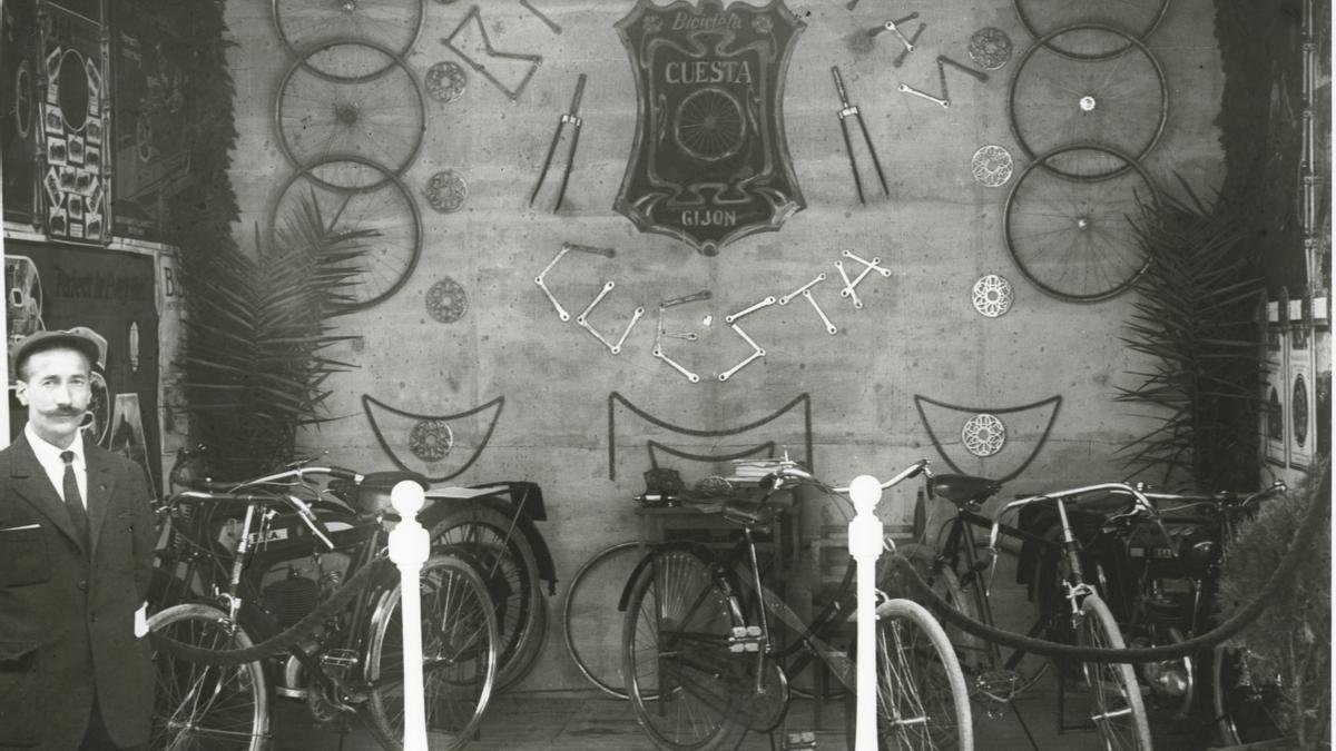 Pabellón de Bicicletas Cuesta en la I Feria de Muestras, Gijón, 1924