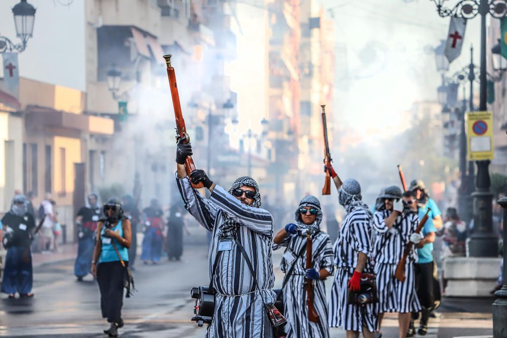 Más cara, pero a tiempo, ha llegado la pólvora para protagonizar la guerrilla de arcabucería de las fiestas de Sant Jaume de Guardamar