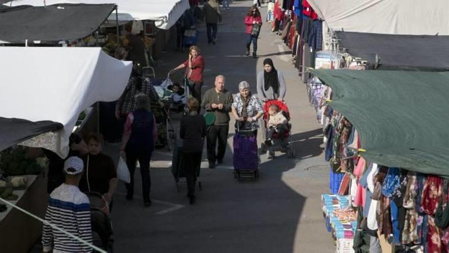 Los placeros de Teulada votan si quieren que el mercadillo vuelva a instalarse en Campoamor