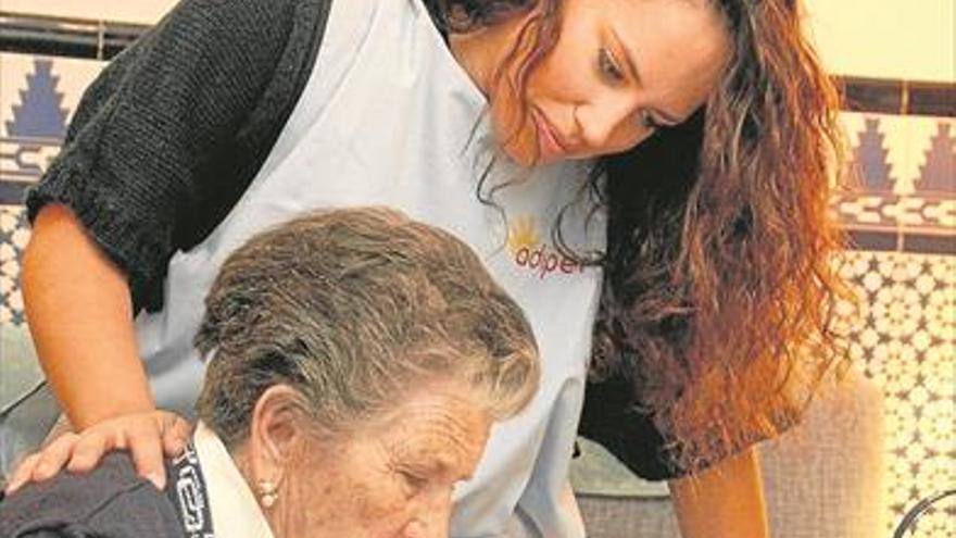 Unas charlas enseñan a los cuidadores a atender mejor a las personas a su cargo