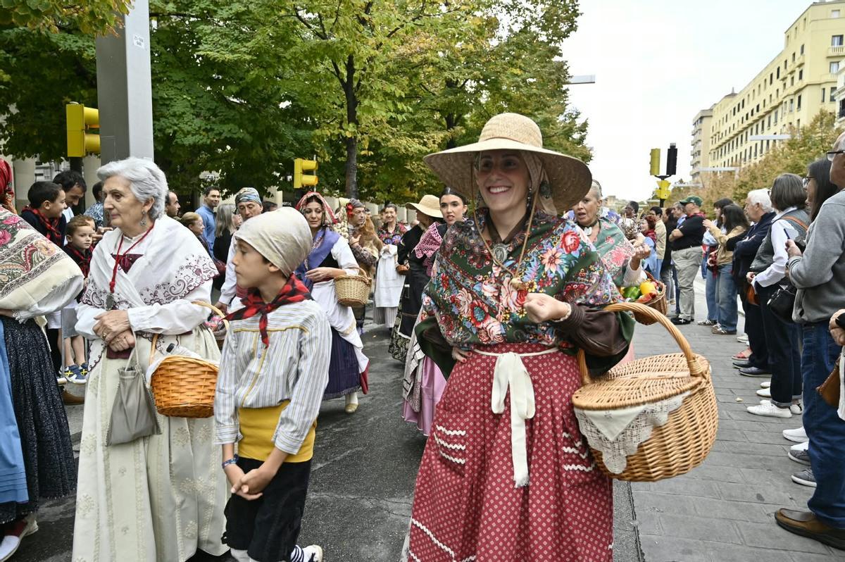 EN IMÁGENES | La Ofrenda de Frutos llena de color y tradición el centro de Zaragoza un año más