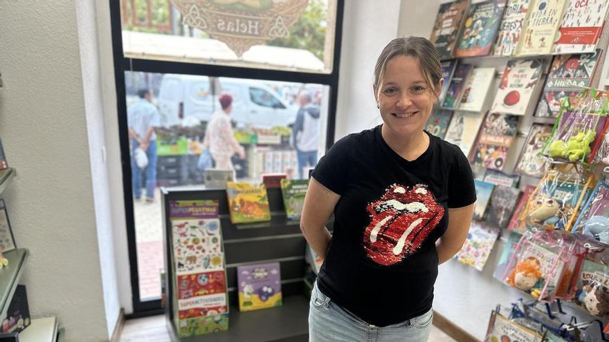 De las emergencias sanitarias en Madrid a una librería en Luarca: el cambio de vida de Izaskun para volver a estar cerca de los suyos