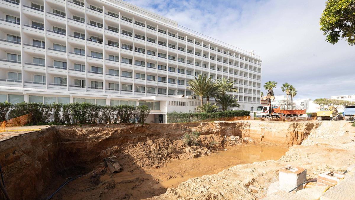 Siguen las obras del tanque de tormentas en Platja D'en Bossa
