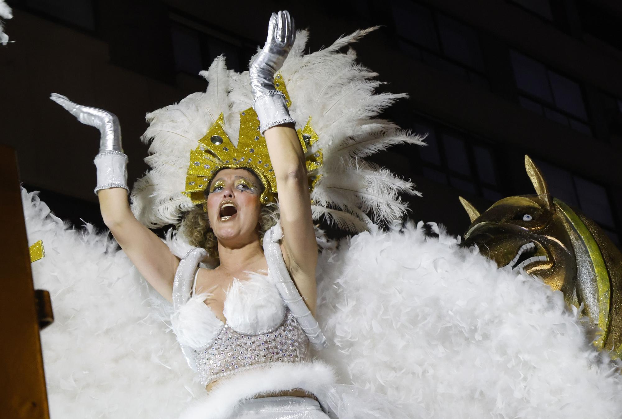 Máscaras, plumas y mucho brillo para disfrutar del fantástico mundo del entroido