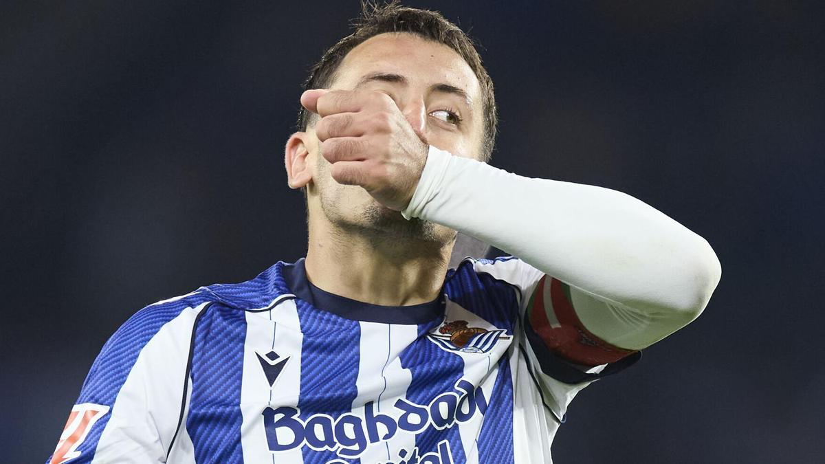 Oyarzabal, capitán de la Real Sociedad, en un partido.